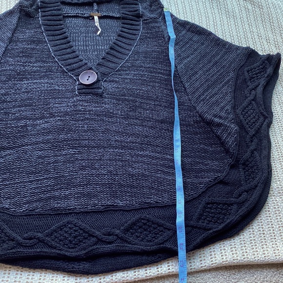 SOLD YEY !! FREE PEOPLE BLACK Poncho ! - Picture 11 of 11